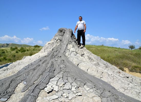 romania/vrancea/attraction/vulcanii-noroiosi-paclele-mici