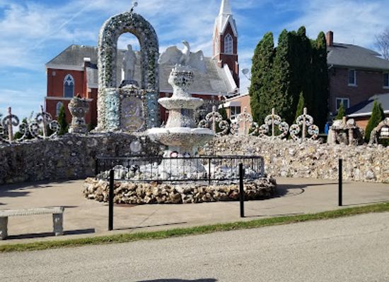 wisconsin/great-river-road/attraction/dickeyville-grotto-shrines