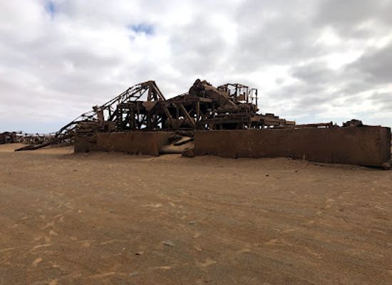 namibia/kuneneland/attraction/old-oil-rig