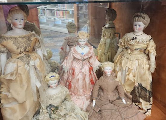 oklahoma/frontier-country/attraction/eliza-cruce-hall-doll-museum