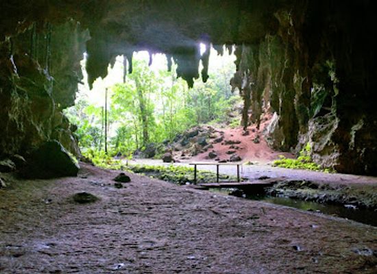 new-caledonia/voh/attraction/grotte-de-la-reine-hortense