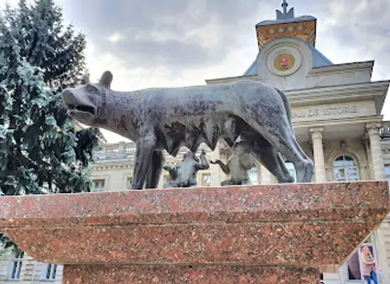 moldova/chisinau/attraction/capitoline-wolf