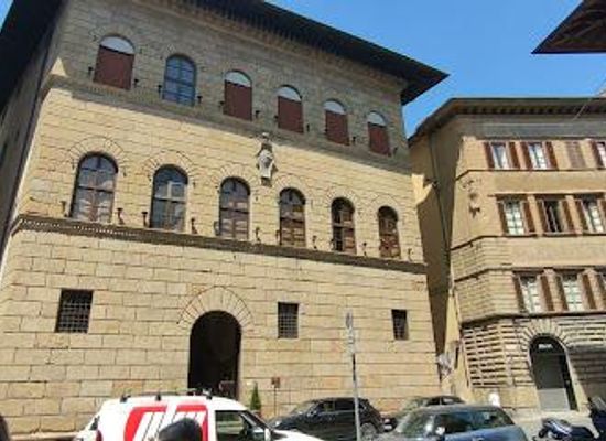 italy/chianti/attraction/piazza-degli-antinori