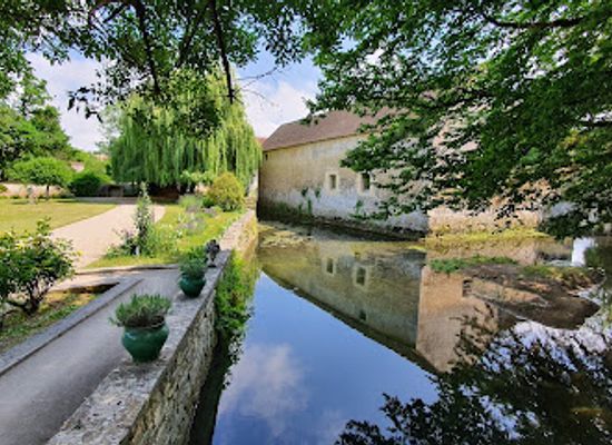 france/marais-poitevin/attraction/chateau-de-dampierre-sur-boutonne