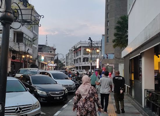 indonesia/bandung/attraction/braga-walk