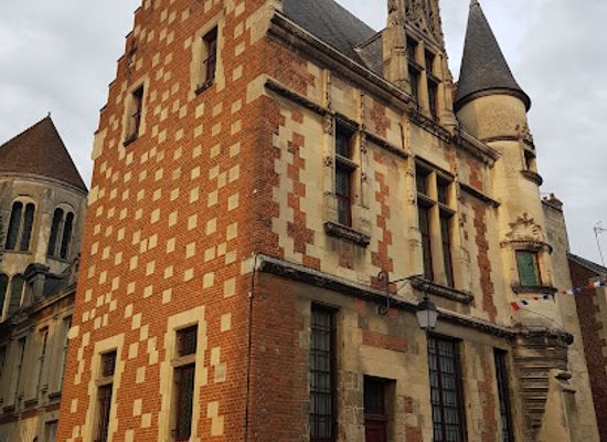 france/picardy/attraction/museum-noyonnais