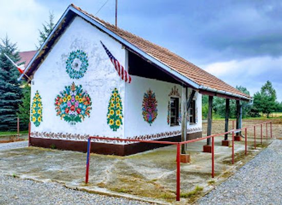 poland/kurpie/attraction/zalipie-village-local-master-s-house