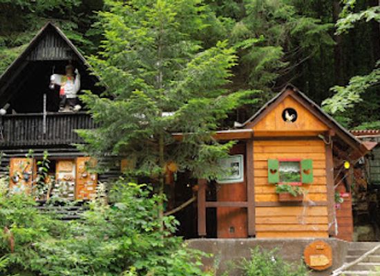 slovenia/central-slovenia/attraction/koca-pri-carovnici-dezela-pravljic-in-domisljije