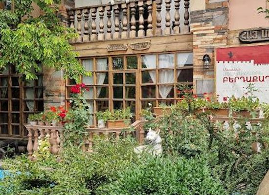 armenia/yerevan/attraction/machanents-tourism-art