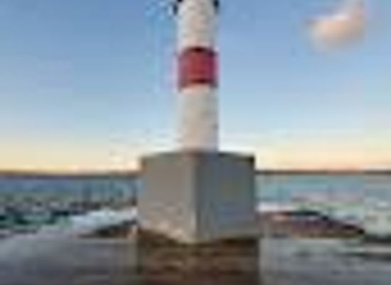 michigan/petoskey/attraction/petoskey-bayfront-breakwater