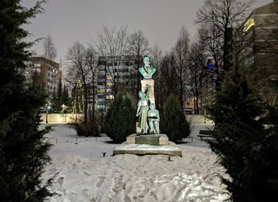 finland/jyvaskyla/attraction/uno-cygnaeus-statue