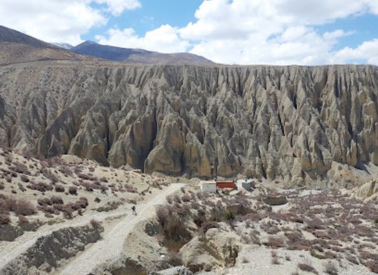 nepal/mustang/attraction/cave-monastery