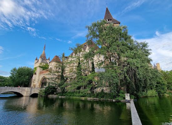 hungary/budapest/castle-district/attraction/gatehouse-tower