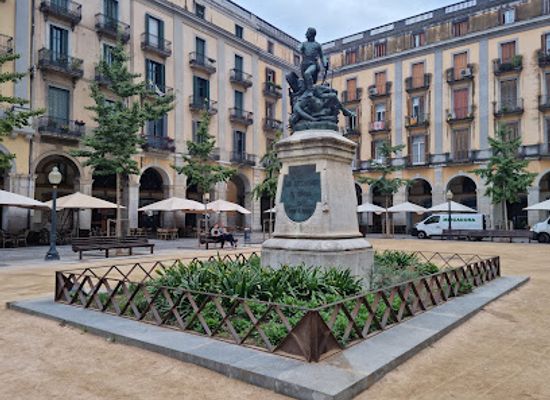 spain/girona/attraction/monumento-a-gerona