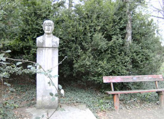 hungary/sopron-wine-region/attraction/feher-daniel-szobor