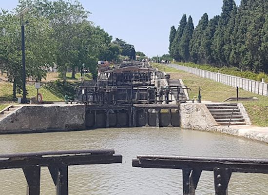 france/languedoc/attraction/les-9-ecluses-de-fonseranes