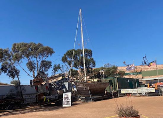 australia/outback/attraction/tom-s-opal-mine-tom-s-working-opal-mine