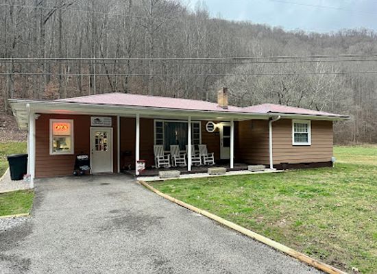 west-virginia/hatfield-mccoy-mountains/attraction/devil-anse-hatfield-homeplace-site