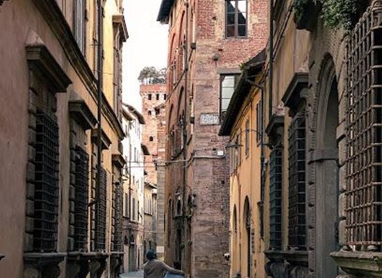 italy/lucca/attraction/paola-moschini-tour-guide