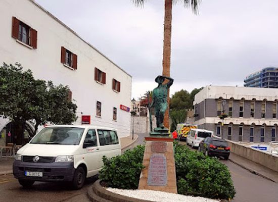 gibraltar/gibraltar-nature-reserve/attraction/statue-of-gibralter-defence-force-soldier