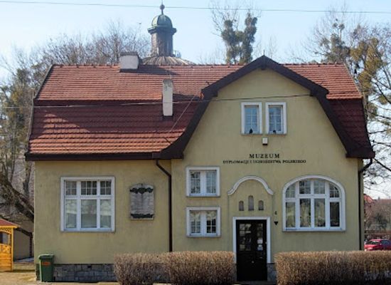 poland/bydgoszcz/attraction/muzeum-dyplomacji-i-uchodzstwa-polskiego-uniwersytetu-kazimierza-wielkiego