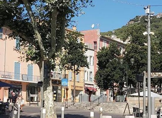 france/provence/attraction/office-of-tourism-hyeres