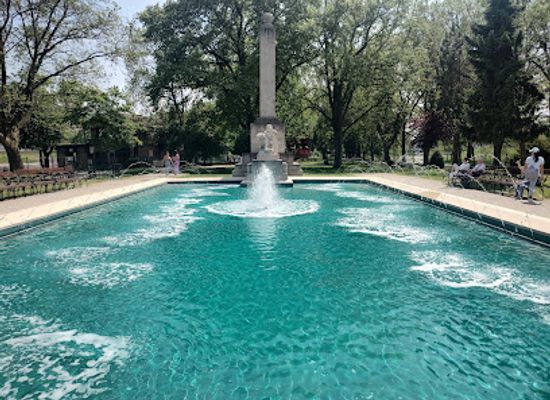 hungary/gyor/attraction/gyor-war-memorial-fountain