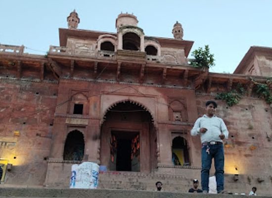 india/varanasi/assi-ghat/attraction/chet-singh-fort