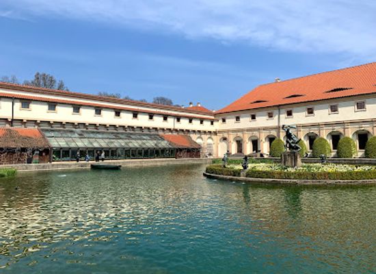 czechia/prague/attraction/dripstone-wall