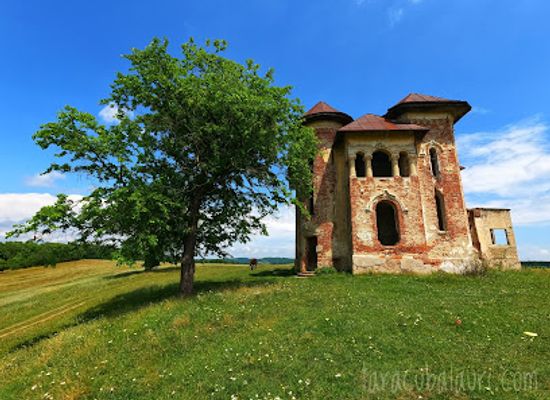 romania/mehedinti/attraction/rosianu-castle