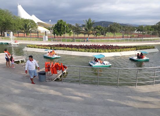 ecuador/guayas-region/attraction/la-rotonda-park
