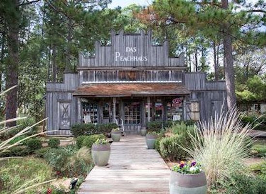 virginia/fredericksburg/attraction/das-peach-haus-at-the-f-w-farmstead
