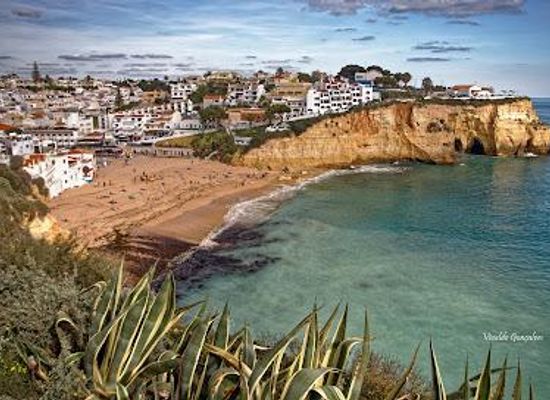 portugal/algarve/attraction/praia-de-carvoeiro
