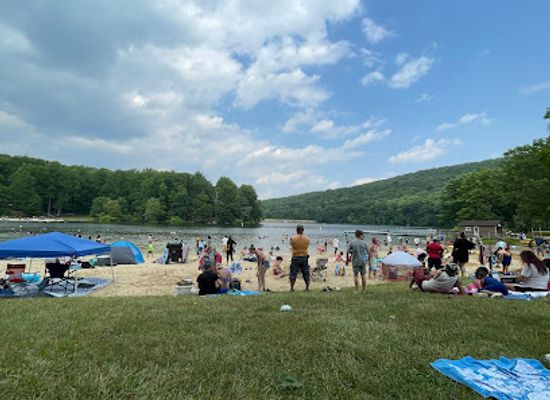 maryland/cunningham-falls-state-park/attraction/cunningham-falls-lake-beach