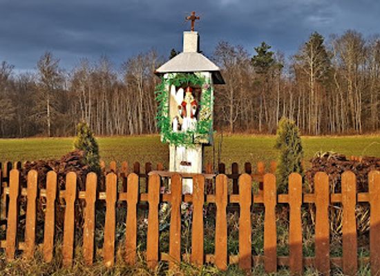 poland/lublin-upland/attraction/kapliczka-slupowa-biskupia