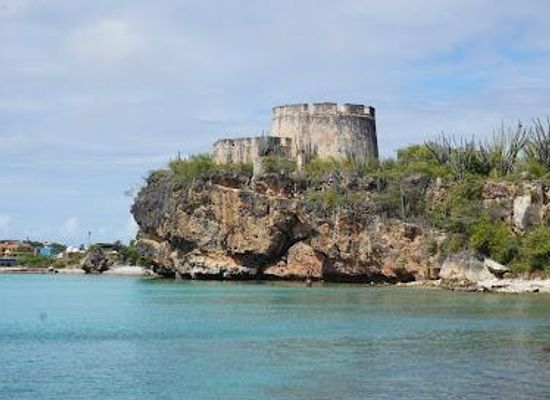 curacao/willemstad/attraction/fort-beekenburg