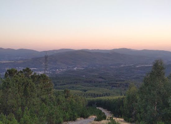 portugal/beira-alta/attraction/miradouro-e-baloico-da-amizade