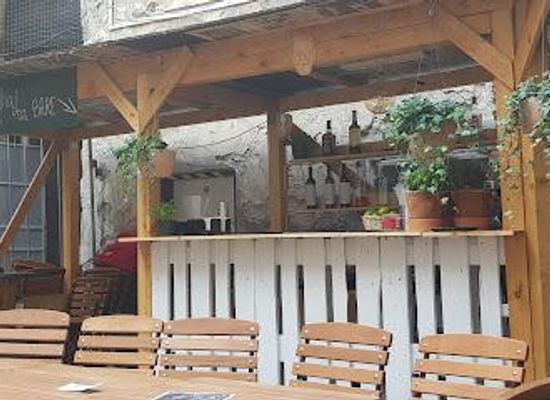 slovakia/bratislava-region/attraction/bukowski-bar