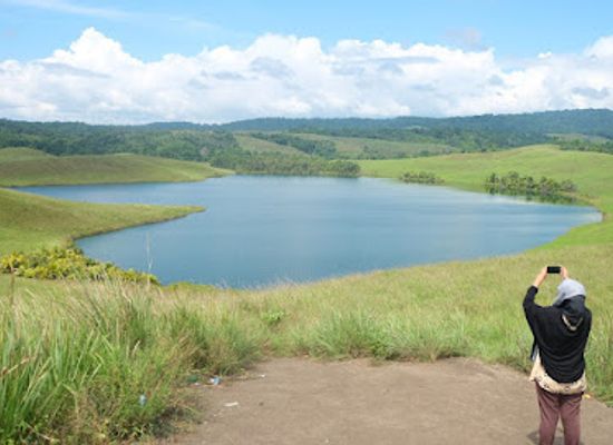 indonesia/central-papua/attraction/danau-emfote