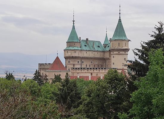 slovakia/trencin-region/attraction/narodna-zoologicka-zahrada-bojnice
