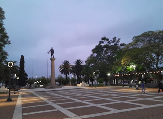 uruguay/fray-bentos/attraction/plaza-artigas