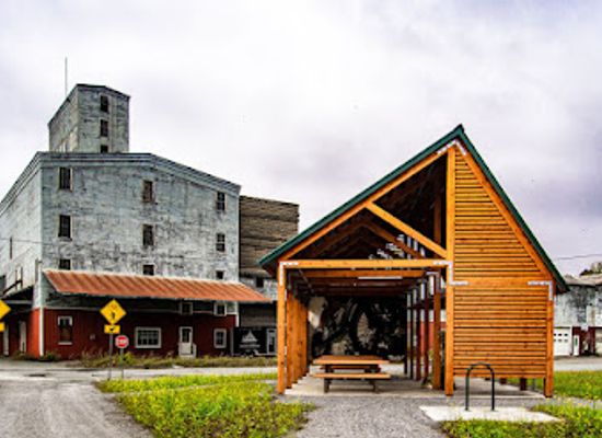 vermont/caledonia-county/attraction/trailhead-pavilion-of-the-lamoille-valley-rail-trail-extension