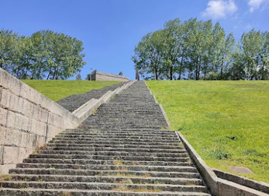 spain/santiago-de-compostela/attraction/escaleiras-do-parque-de-carlomagno
