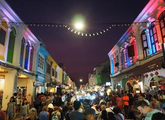 thailand/phuket/attraction/lard-yai-sunday-night-market