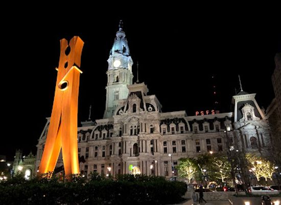 pennsylvania/southeastern-pennsylvania/attraction/clothespin-sculpture