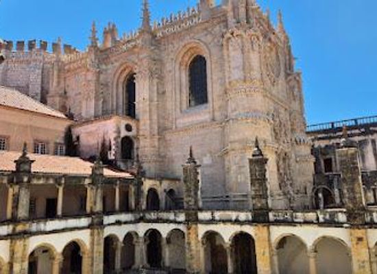 portugal/tomar/attraction/janela-do-capitulo