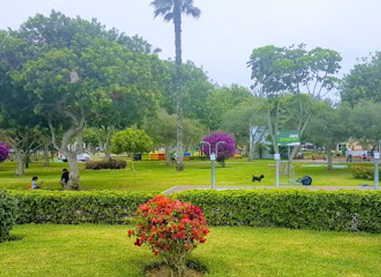 peru/lima/san-isidro/attraction/parque-benemerita-guardia-civil