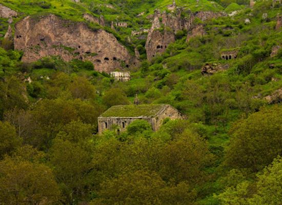 armenia/tatev-monastery/attraction/peschernyy-gorod-khndzoresk