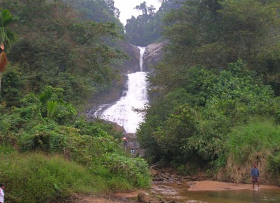 sri-lanka/ratnapura-district/attraction/bopath-falls