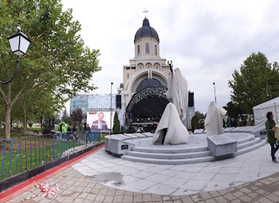romania/bacau/attraction/ansamblul-monumental-romania-biruitoare